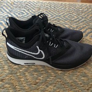 Like New Nike Zoom Shoes Black/Gray Sz 8.5